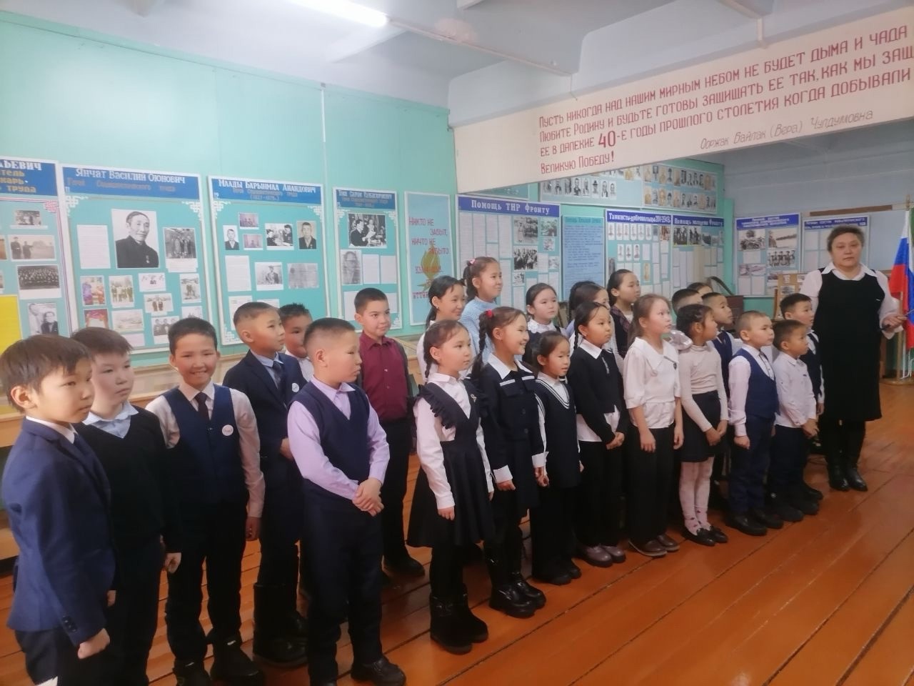 Ученики начальной школы.